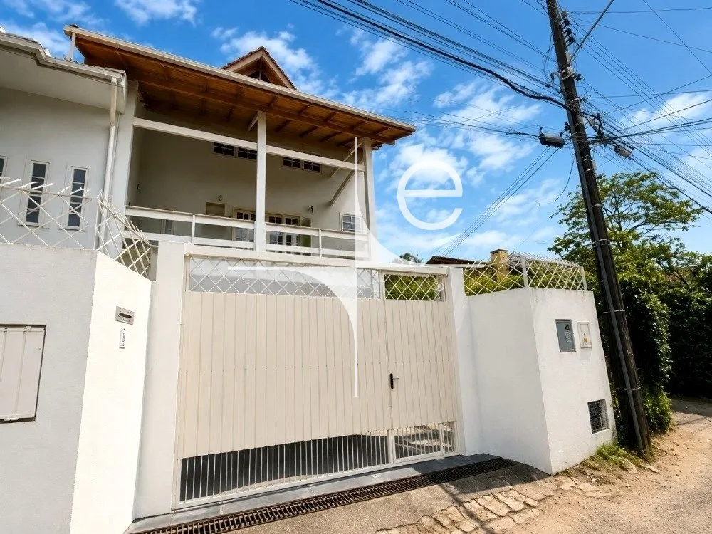 1-bedroom house with private garden and 240 m² area