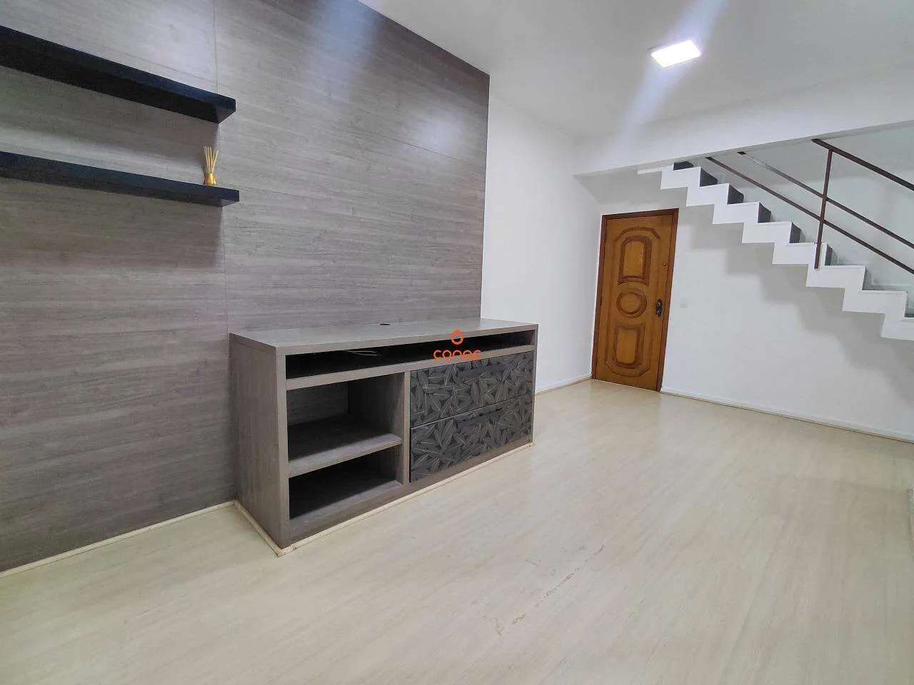 Wood or laminate floors in a 2-bedroom apartment, 88 m² — photo 12