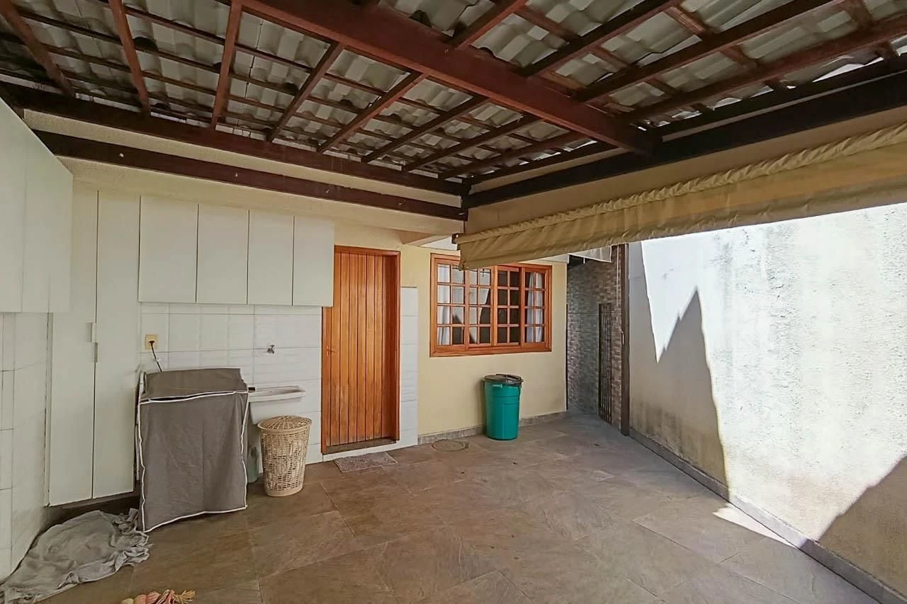 Home office in a 2-bedroom house, 280 m² — photo 40