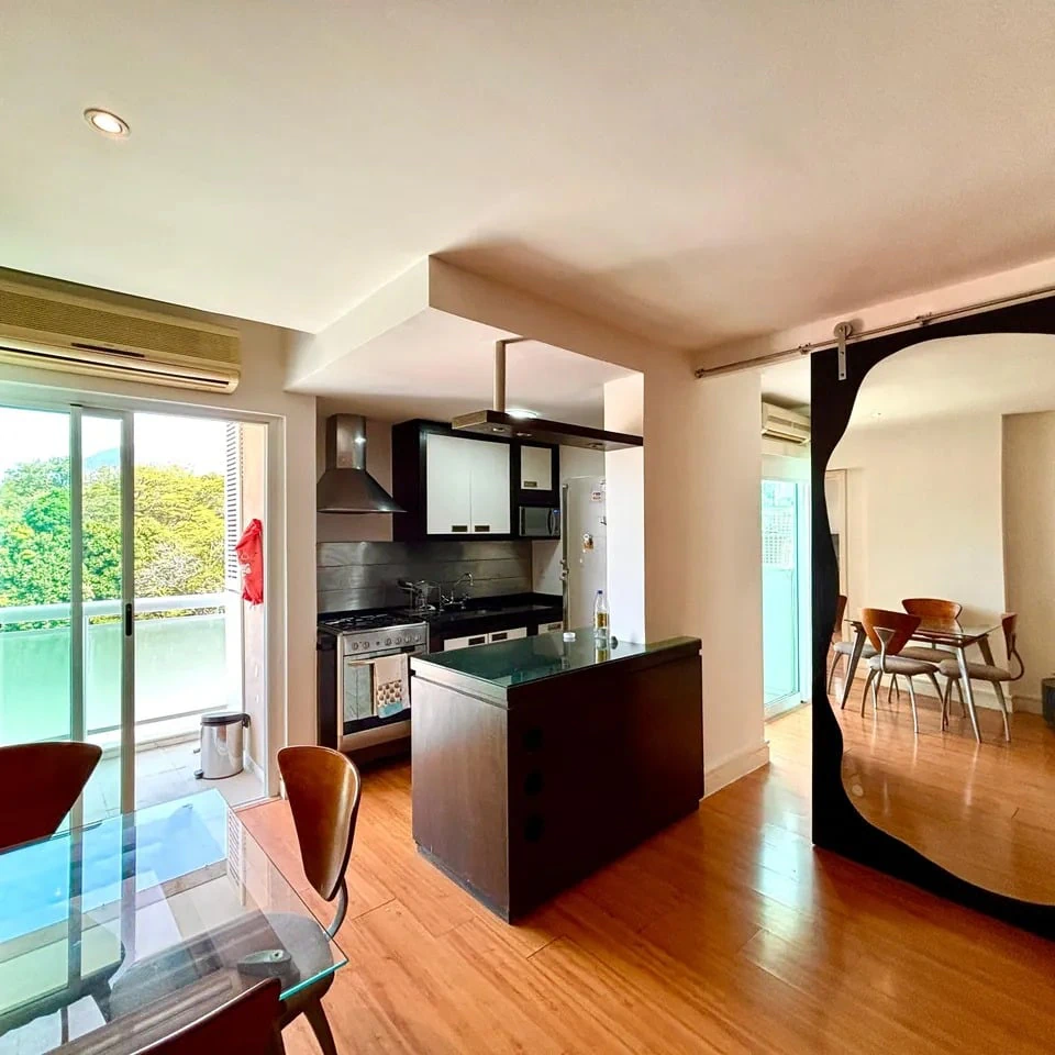Панорамные окна и 2 спальни: квартира 180 м² — photo 14