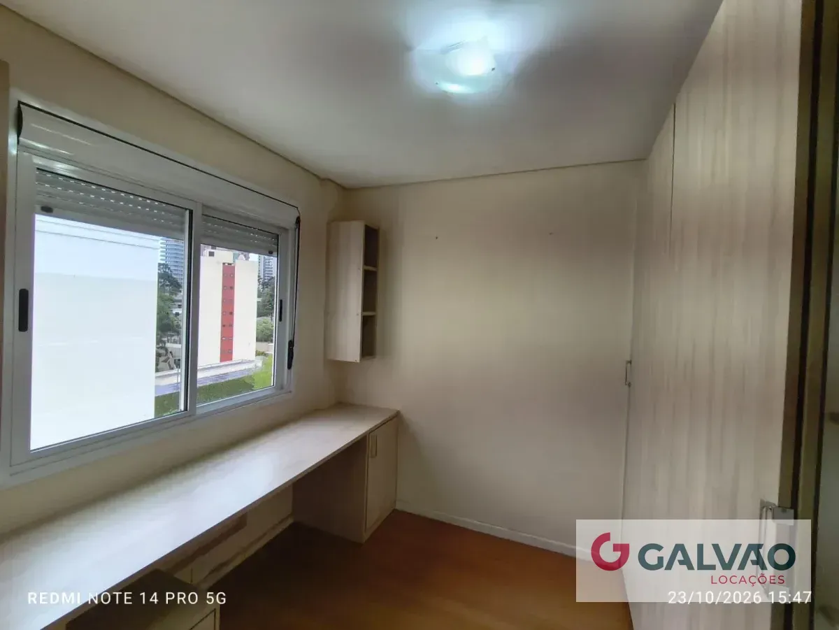 Квартира 185 м² з панорамними вікнами та заскленим балконом — photo 11