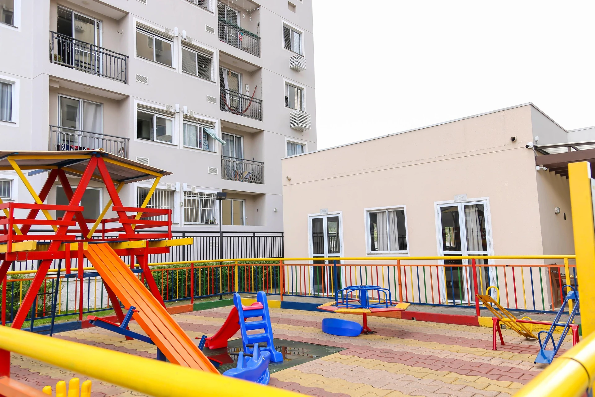 Apartment with 2 bedrooms and a balcony — photo 23