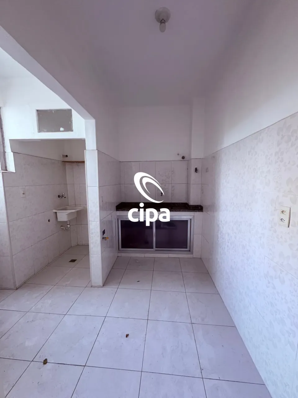 Unfurnished 1-bedroom apartment with a separate kitchen — photo 16
