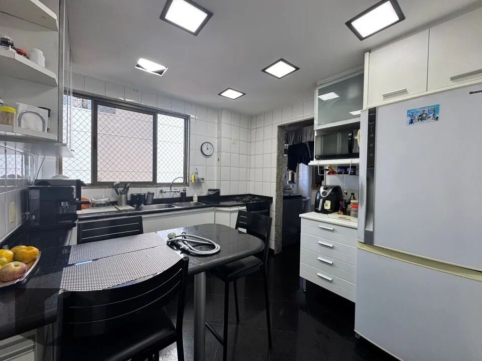Apartment with a closed kitchen and gas stove — photo 2