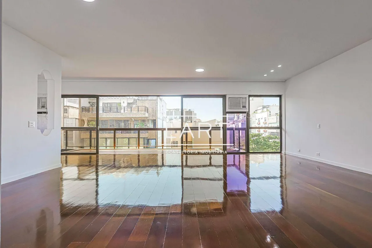 4-bedroom apartment with balcony and 227 m² — photo 3