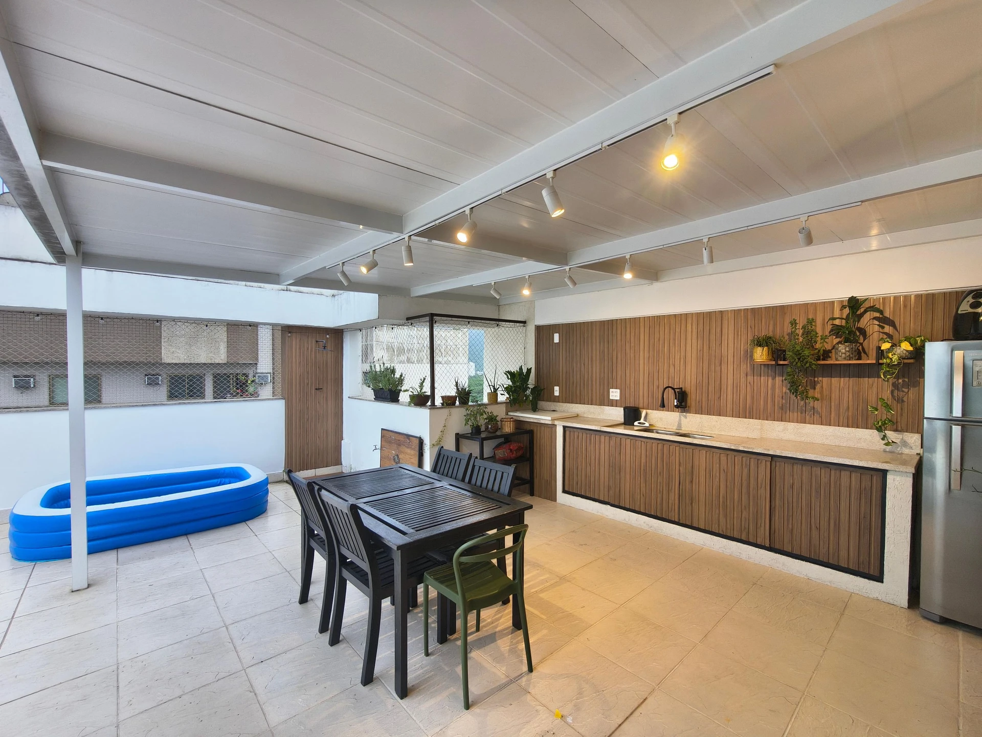 Floor-to-ceiling windows in a 3-bedroom apartment, 140 m² — photo 5