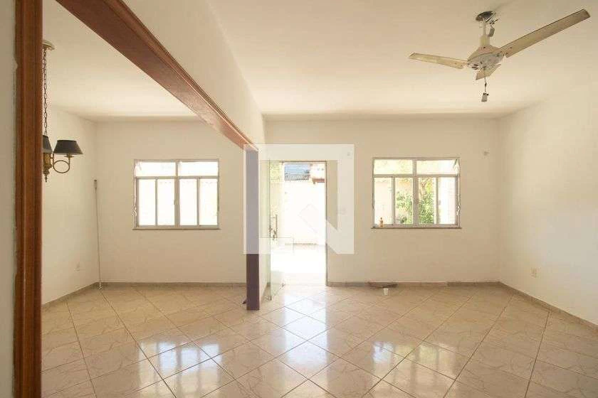 House with 548 m² and 5 bedrooms, with shared pool