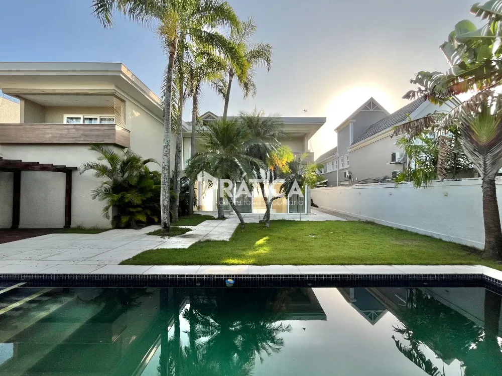 House with 5 bedrooms and an open-plan kitchen — photo 7