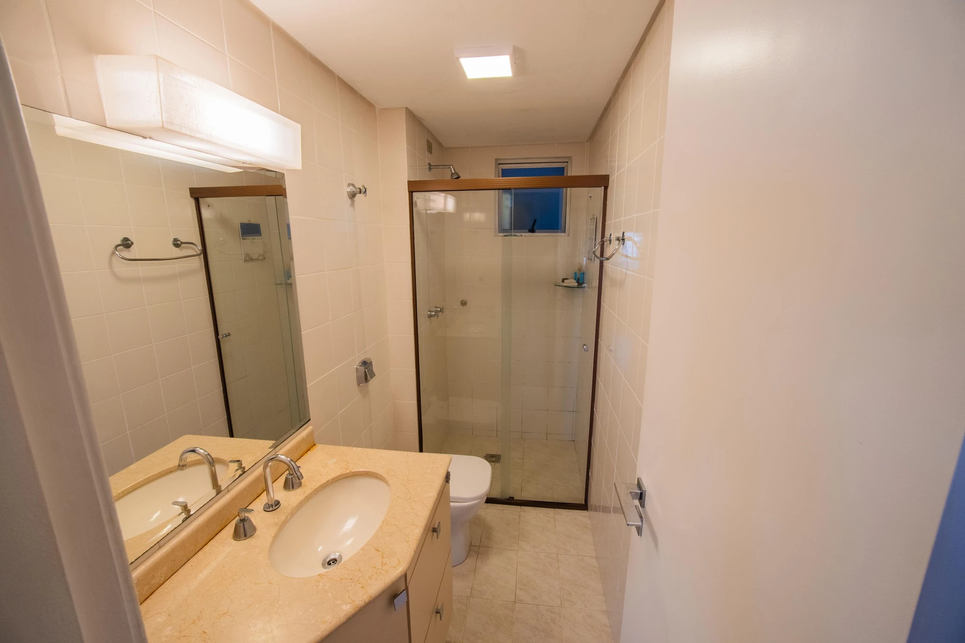 Walk-in closet in a 2-bedroom apartment, 91 m² — photo 23