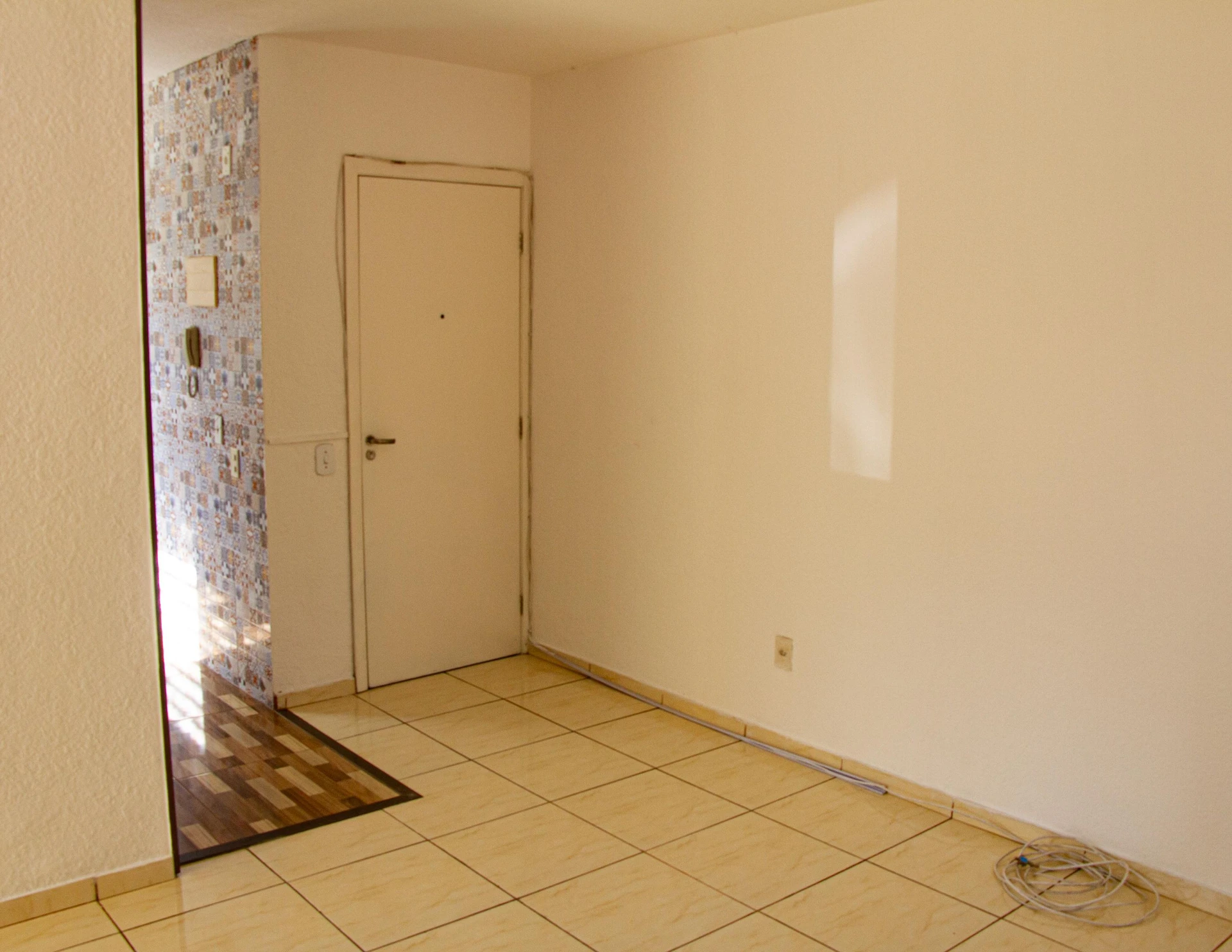 Unfurnished apartment with 2 bedrooms and 1 bathroom — photo 12