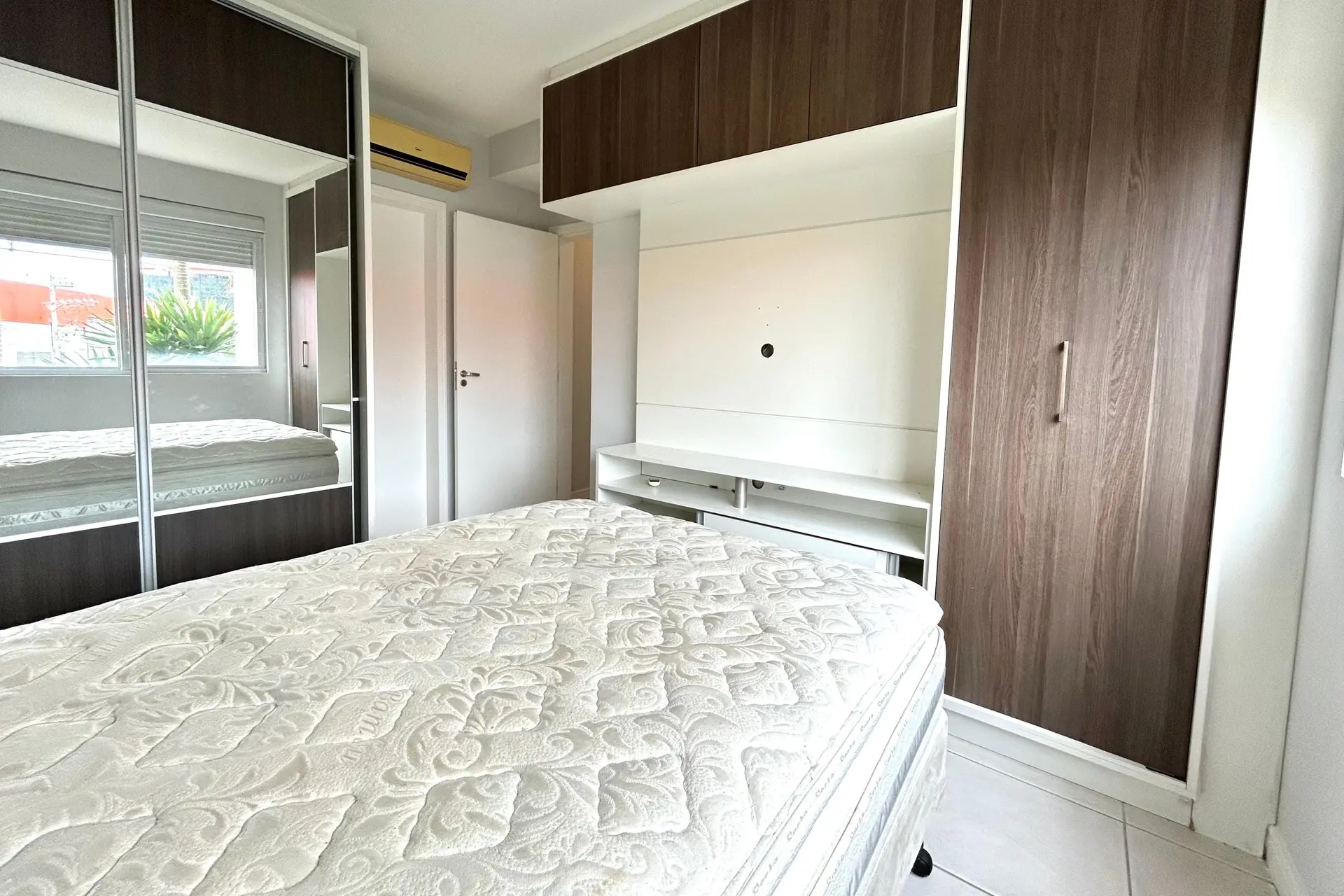 2-bedroom apartment in a building with a gym — photo 36
