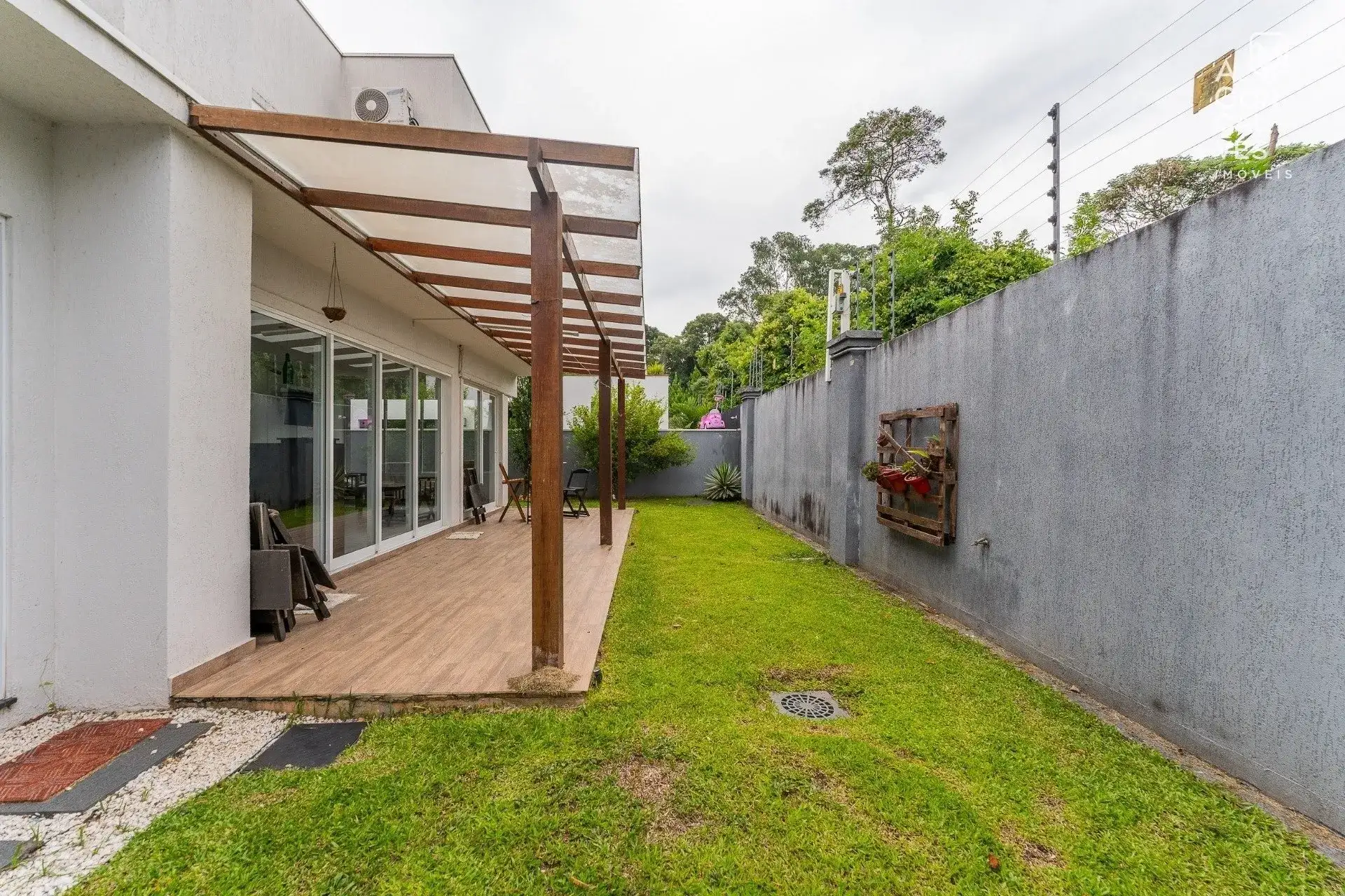 Furnished 4-bedroom house with hot tub and 4 parking spots — photo 32