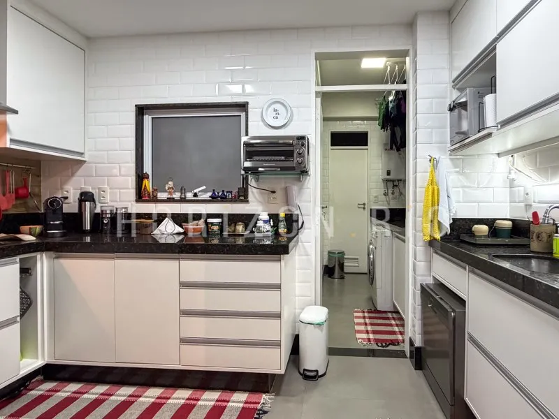 2-bedroom apartment with a washing machine in Rio de Janeiro — photo 17