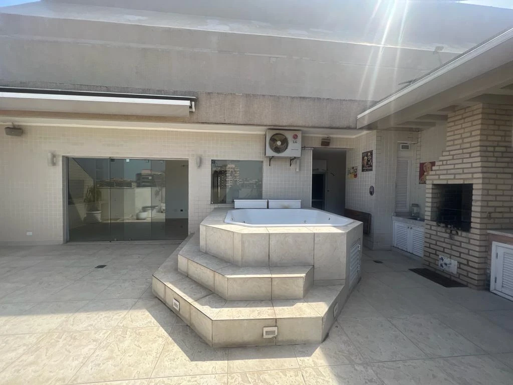 200 m² duplex apartment with 3 bedrooms and 6 bathrooms — photo 25