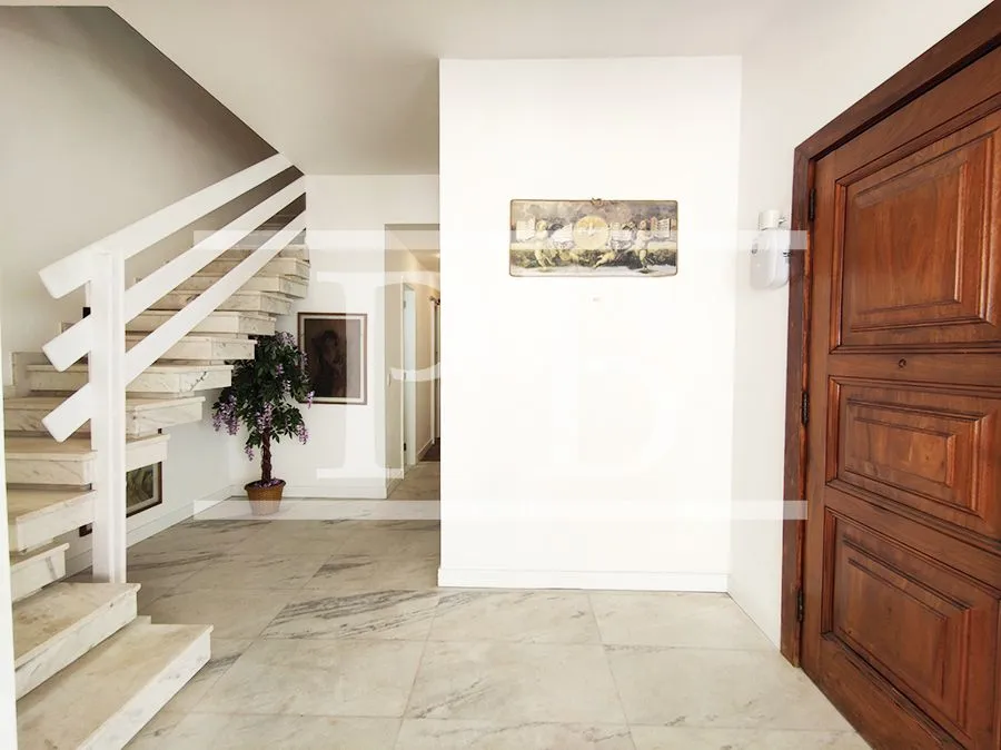 Furnished apartment with 4 bedrooms and 400 m² — photo 18