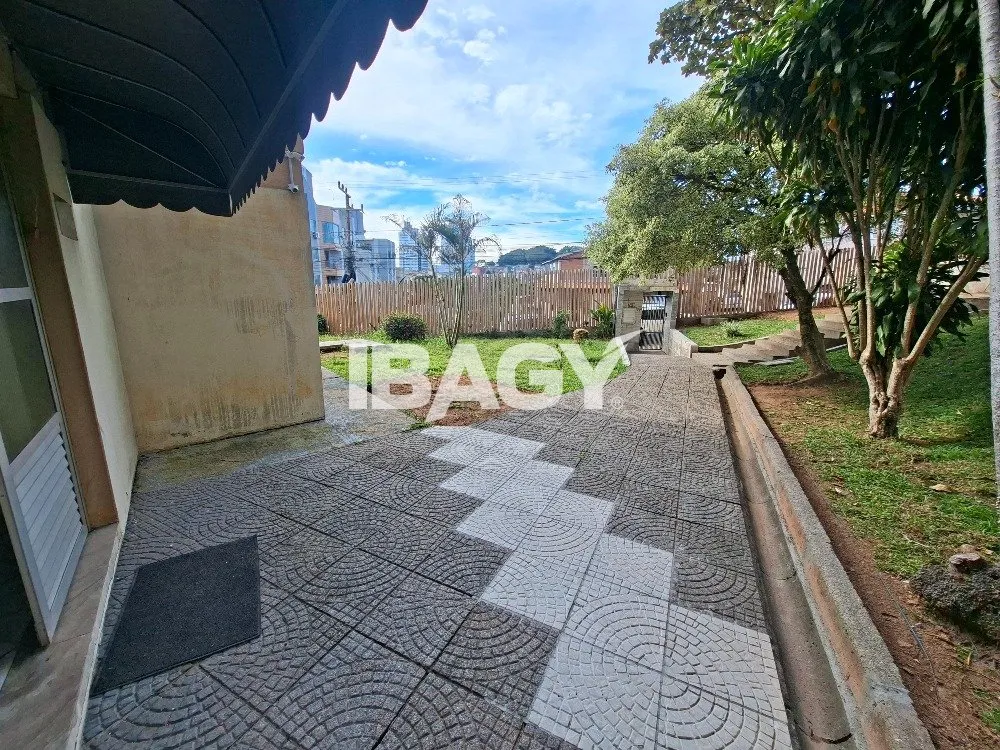 3-bedroom apartment with a half-bath and parking — photo 12