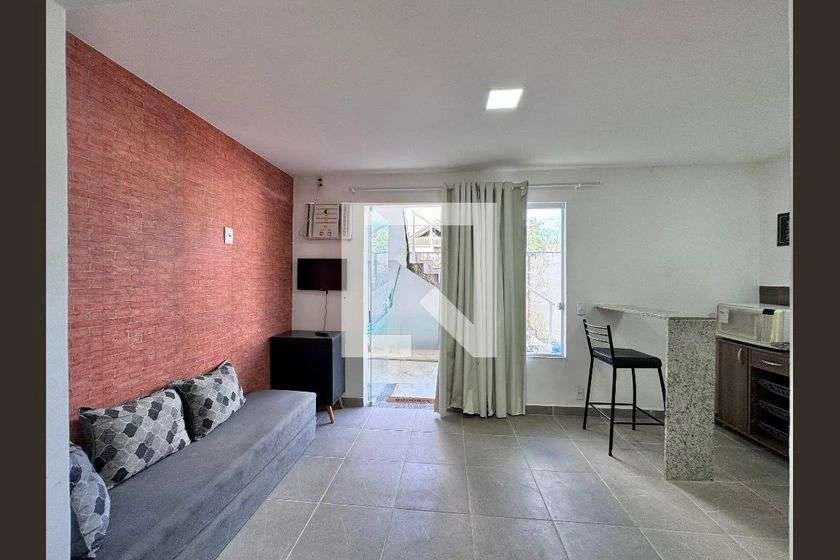 Furnished 30 m² house with 1 bedroom and private garden