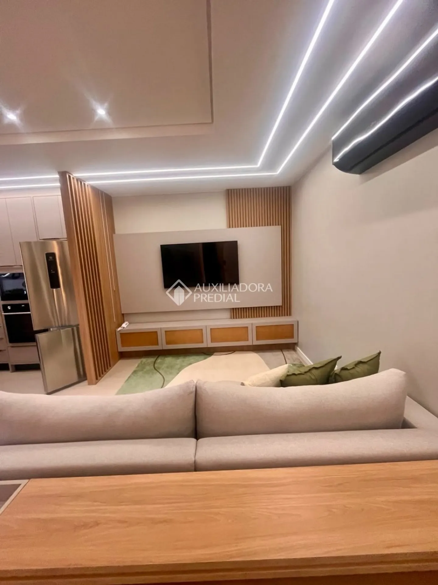 Furnished 92 m² apartment with balcony and 2 parking spots — photo 8