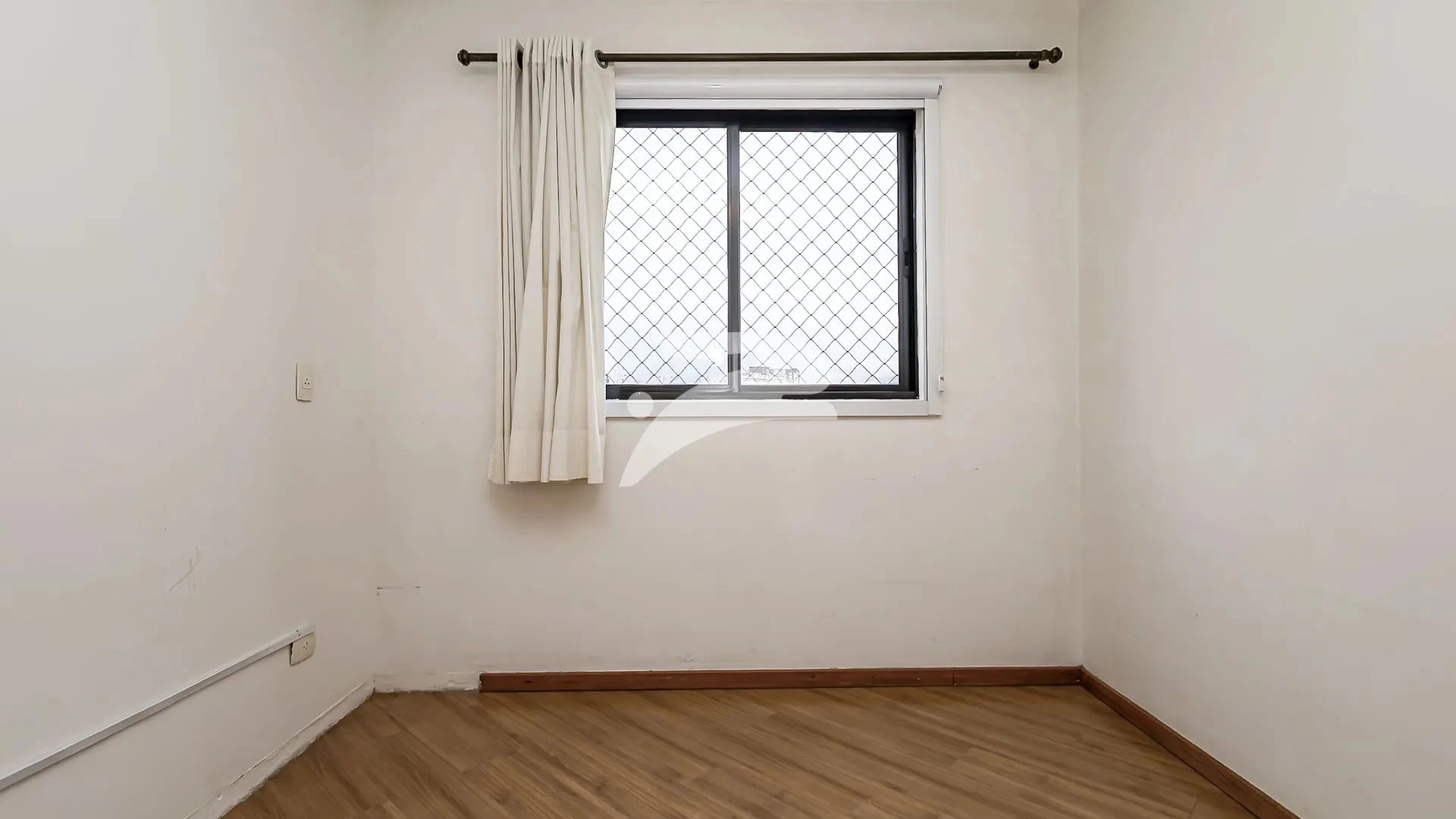 Furnished 1-bedroom apartment with covered parking — photo 15