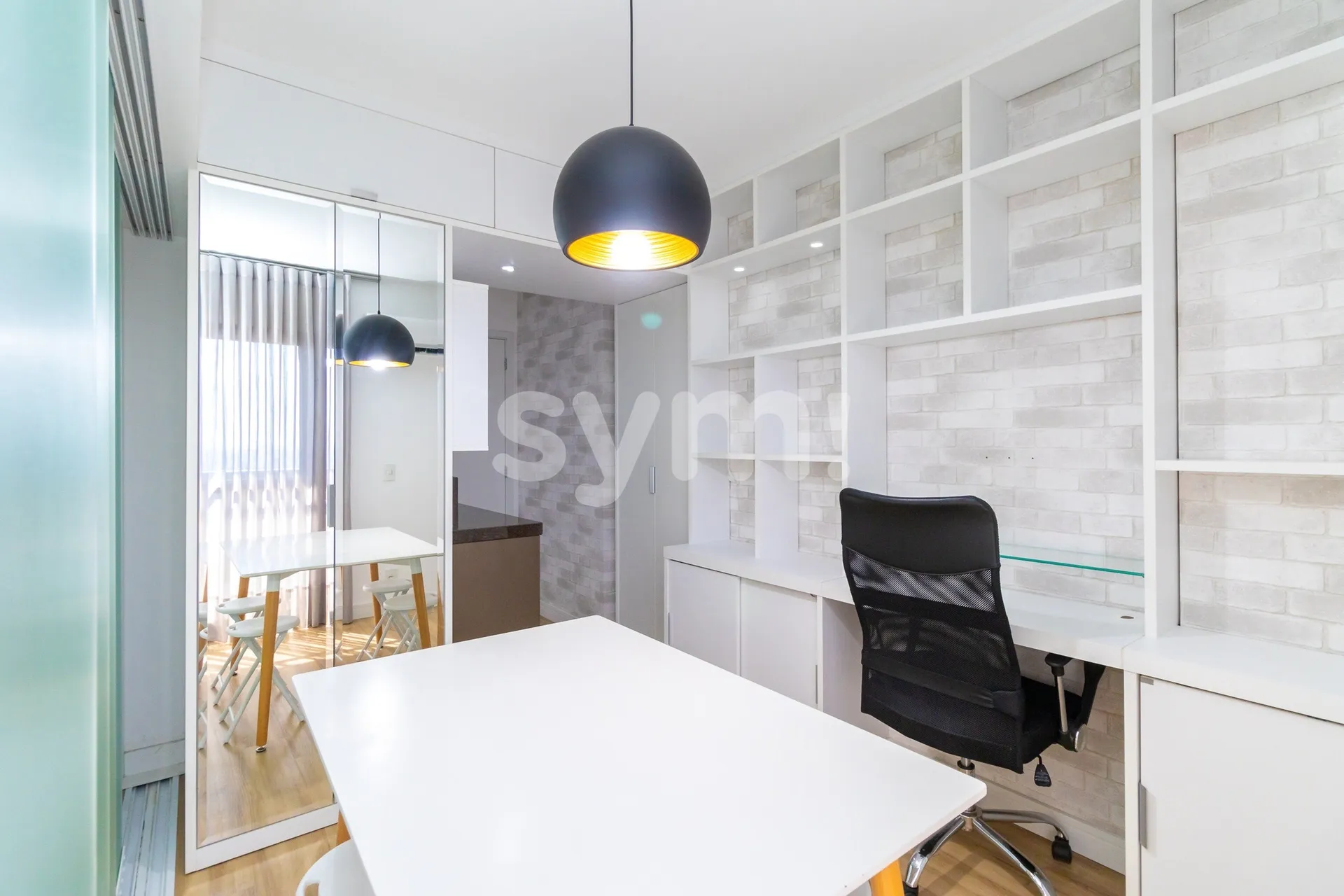 Furnished 1-bedroom apartment with a glass-enclosed balcony — photo 107