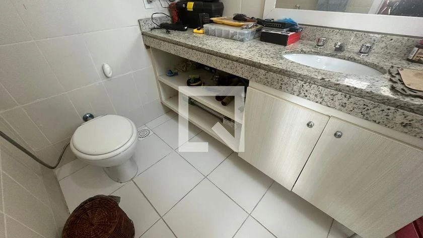 Walk-in closet in a 5-bedroom house, 250 m² — photo 43