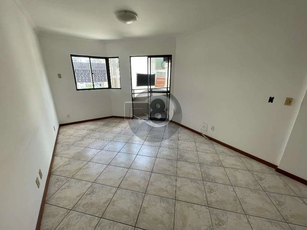 Unfurnished 3-bedroom apartment with fitted kitchen — photo 3