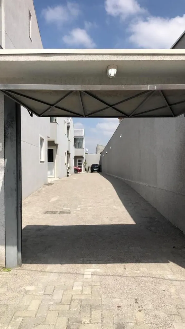 Balcony with a grill in a 2-bedroom apartment, 68 m² — photo 12
