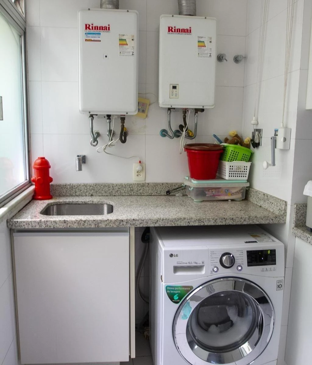 Furnished apartment with 3 bedrooms and 148 m² — photo 48