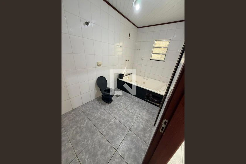 House with 5 bedrooms, en-suite and 3 parking spots — photo 7