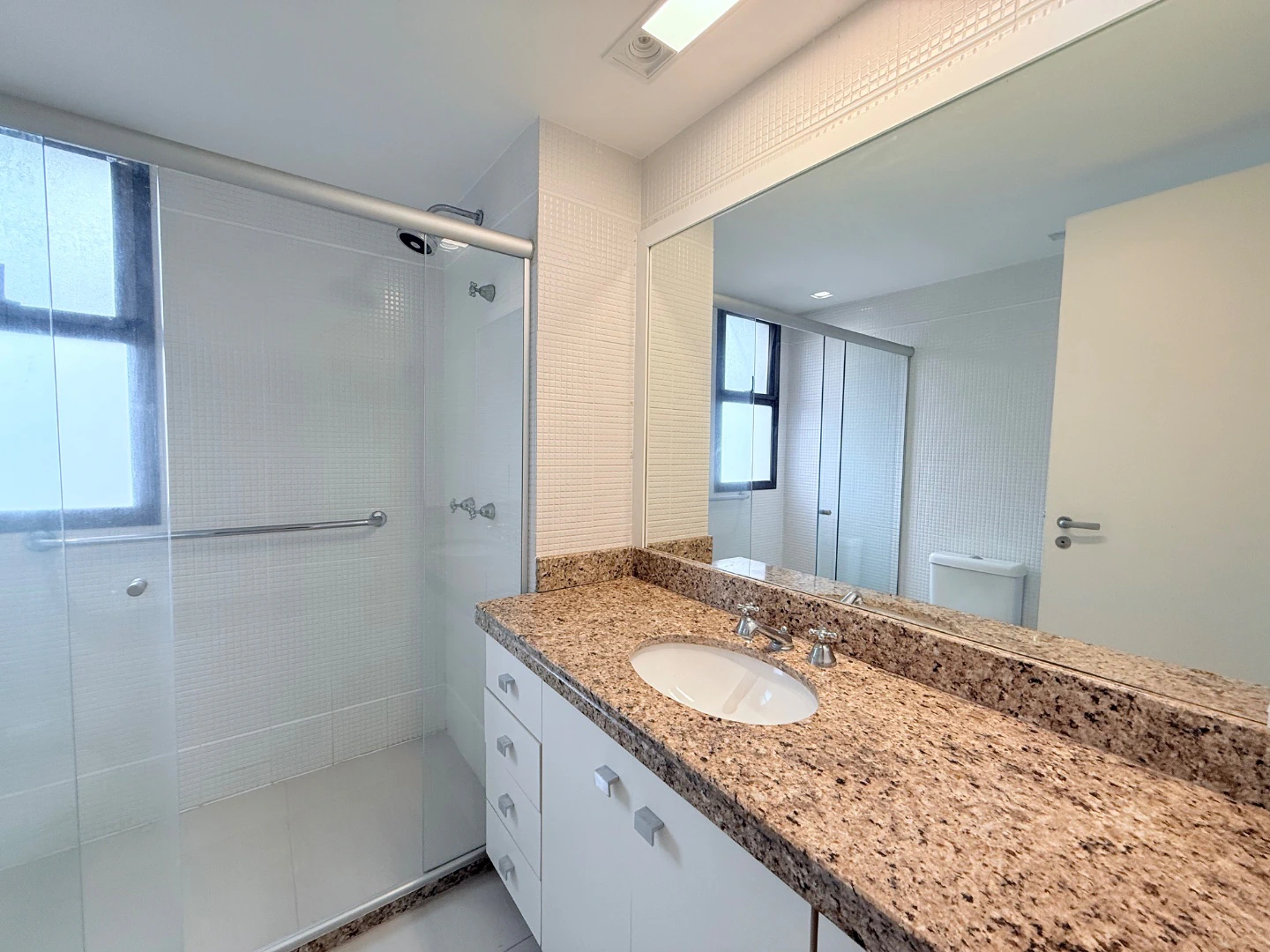 4-bedroom apartment with a washing machine in Rio de Janeiro — photo 23