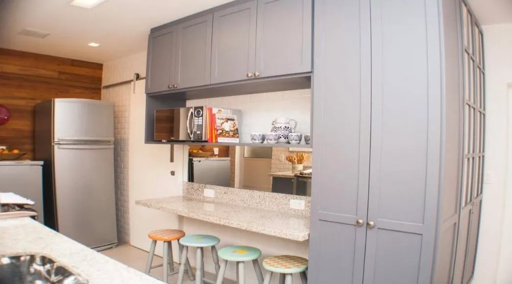 Furnished 1-bedroom with an open gas kitchen — photo 11
