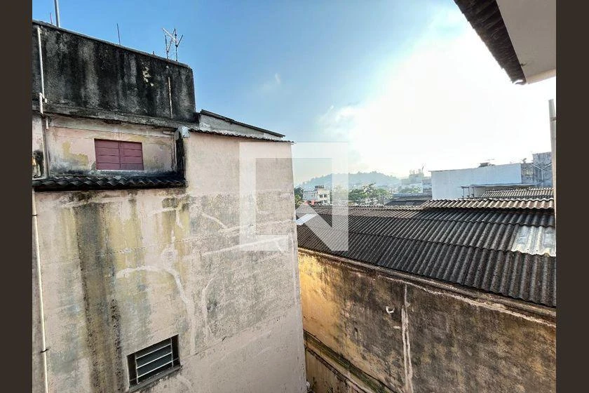 Apartamento com piso de madeira ou laminado, Pilares — photo 18