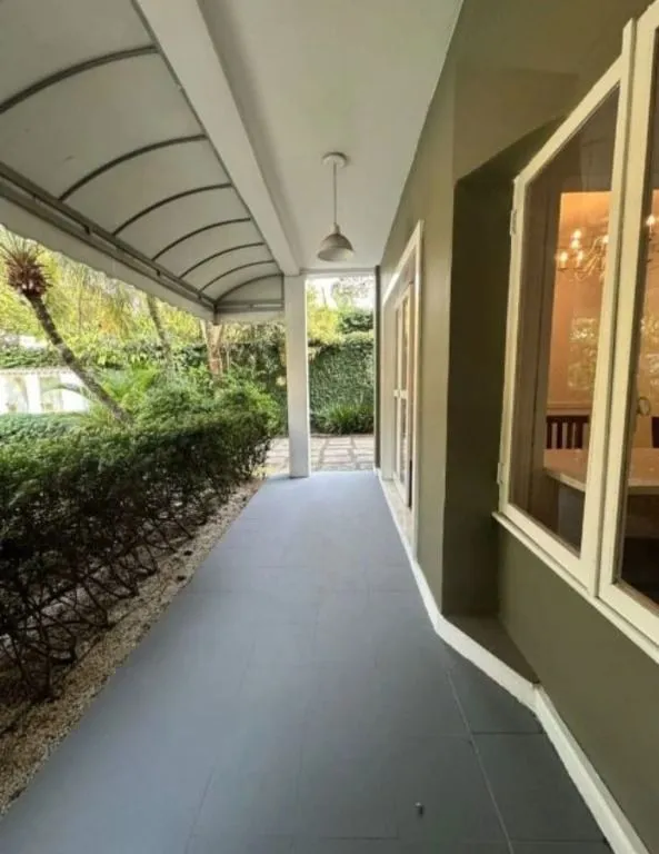 House with 5 bedrooms and 4 bathrooms, 647 m² — photo 44