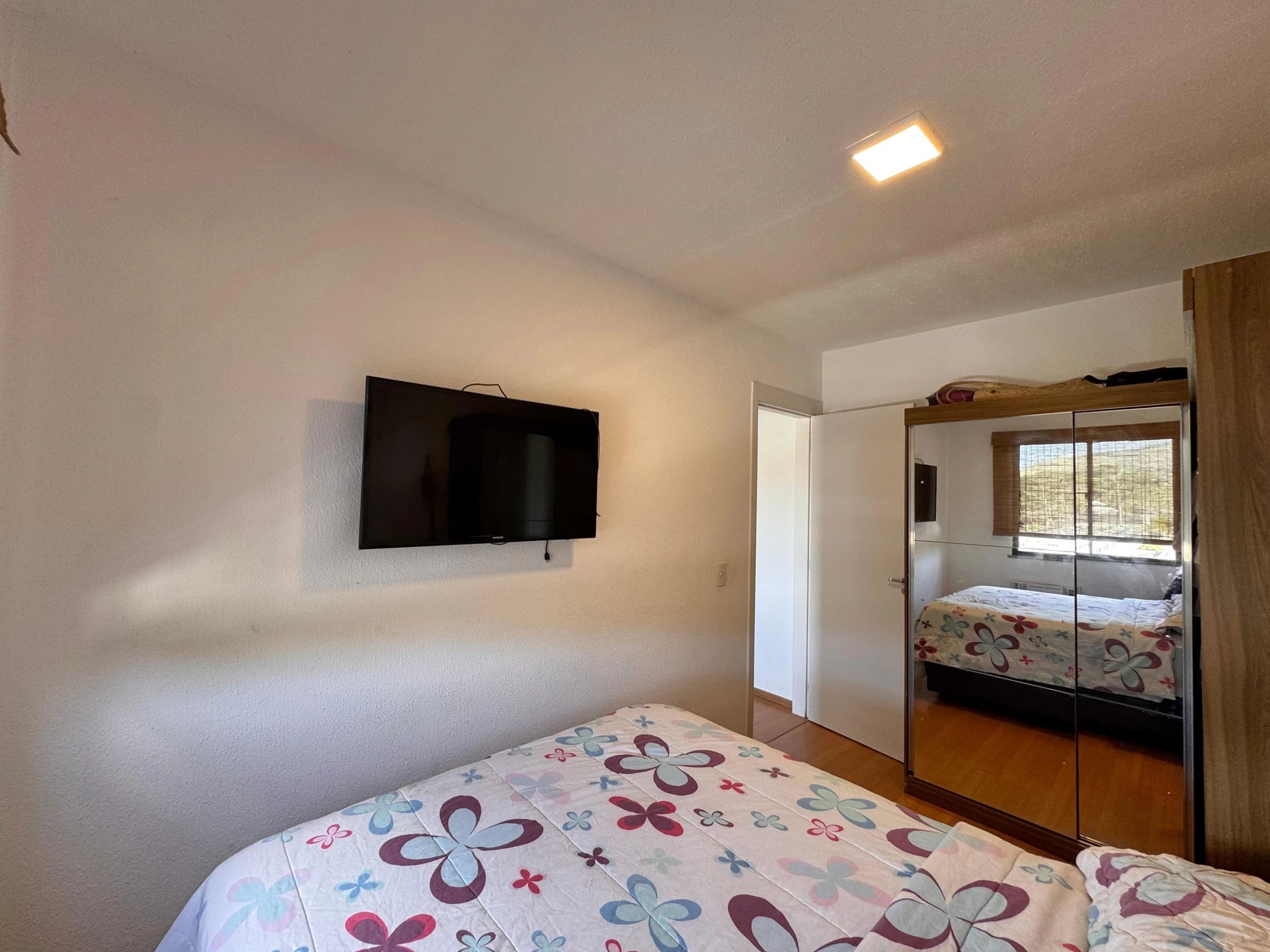 Furnished apartment with 2 bedrooms and mountain view — photo 25