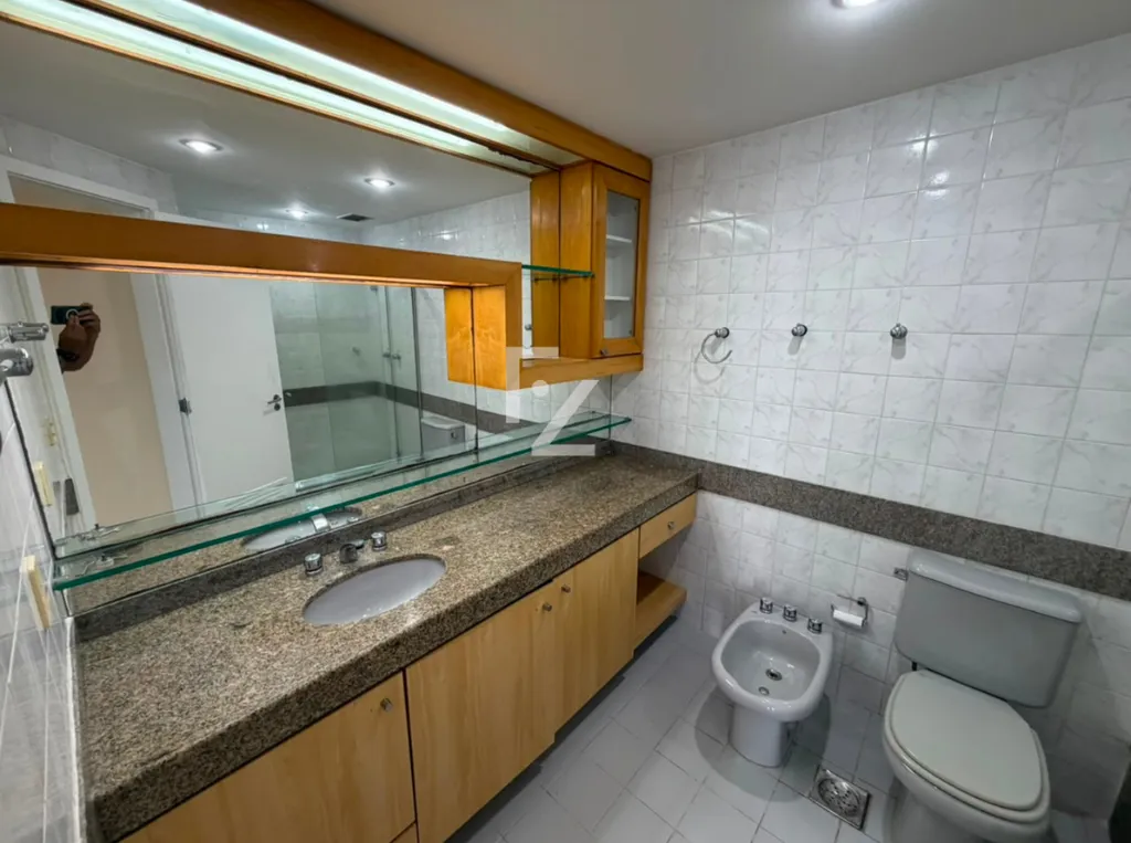 Duplex apartment on the 20th floor with city and water views — photo 18
