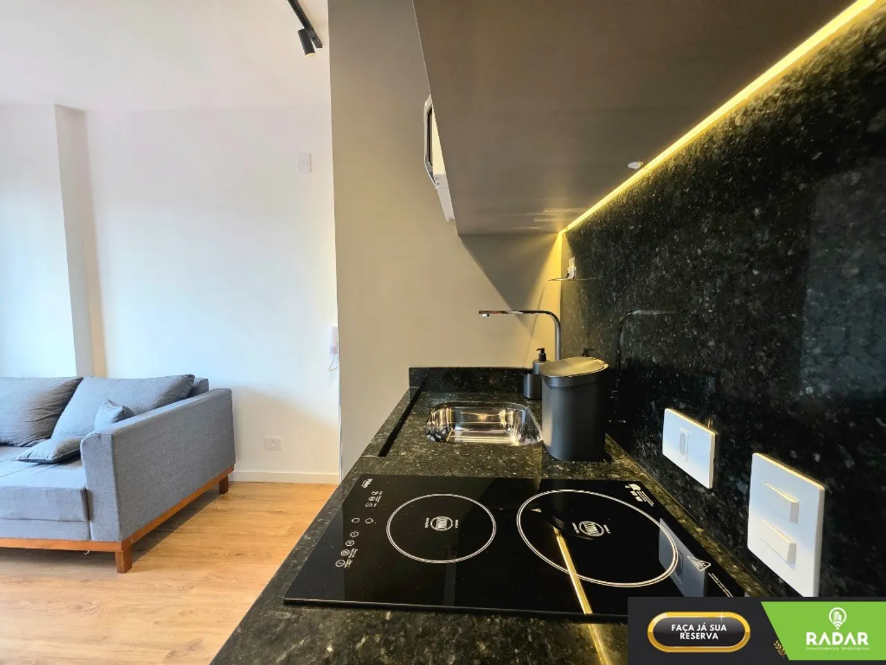 Furnished 2-bedroom apartment with open-plan kitchen — photo 6