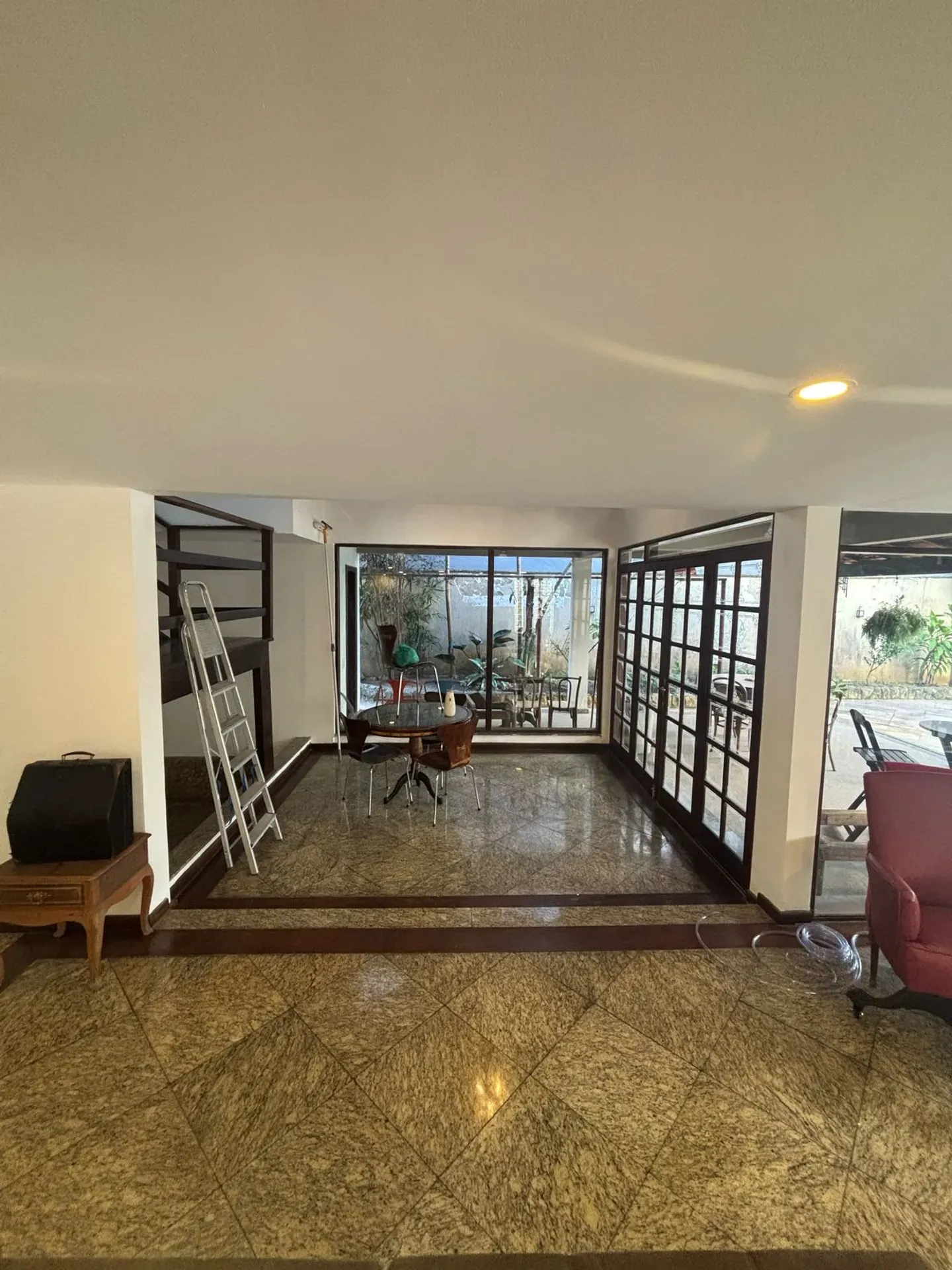 3-bedroom apartment with 5 bathrooms and a balcony — photo 57