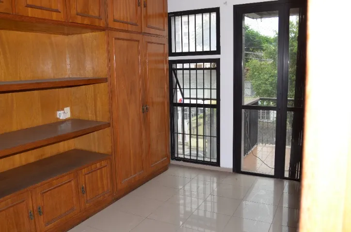 Unfurnished 3-bedroom apartment with 3 bathrooms — photo 6