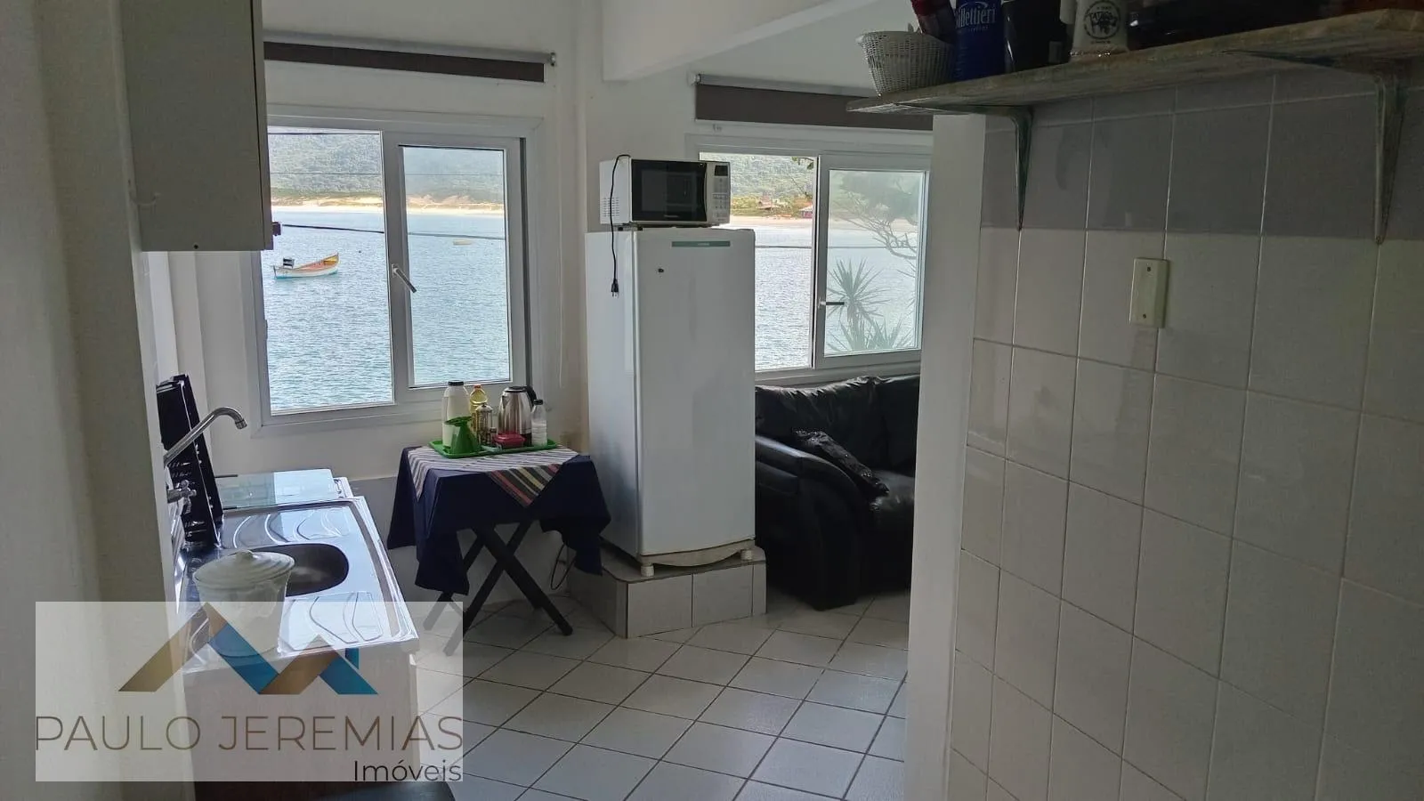 Furnished 2-bedroom apartment with a gas cooktop — photo 24