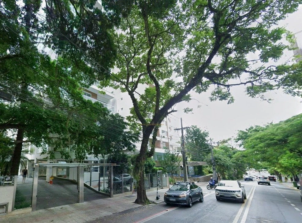 Departamento con ventanales de piso a techo en Florianópolis — photo 17