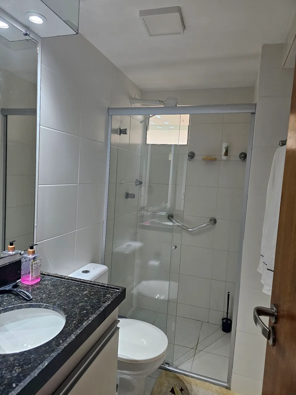 Furnished apartment with 2 bedrooms, 2 bathrooms and balcony — photo 11