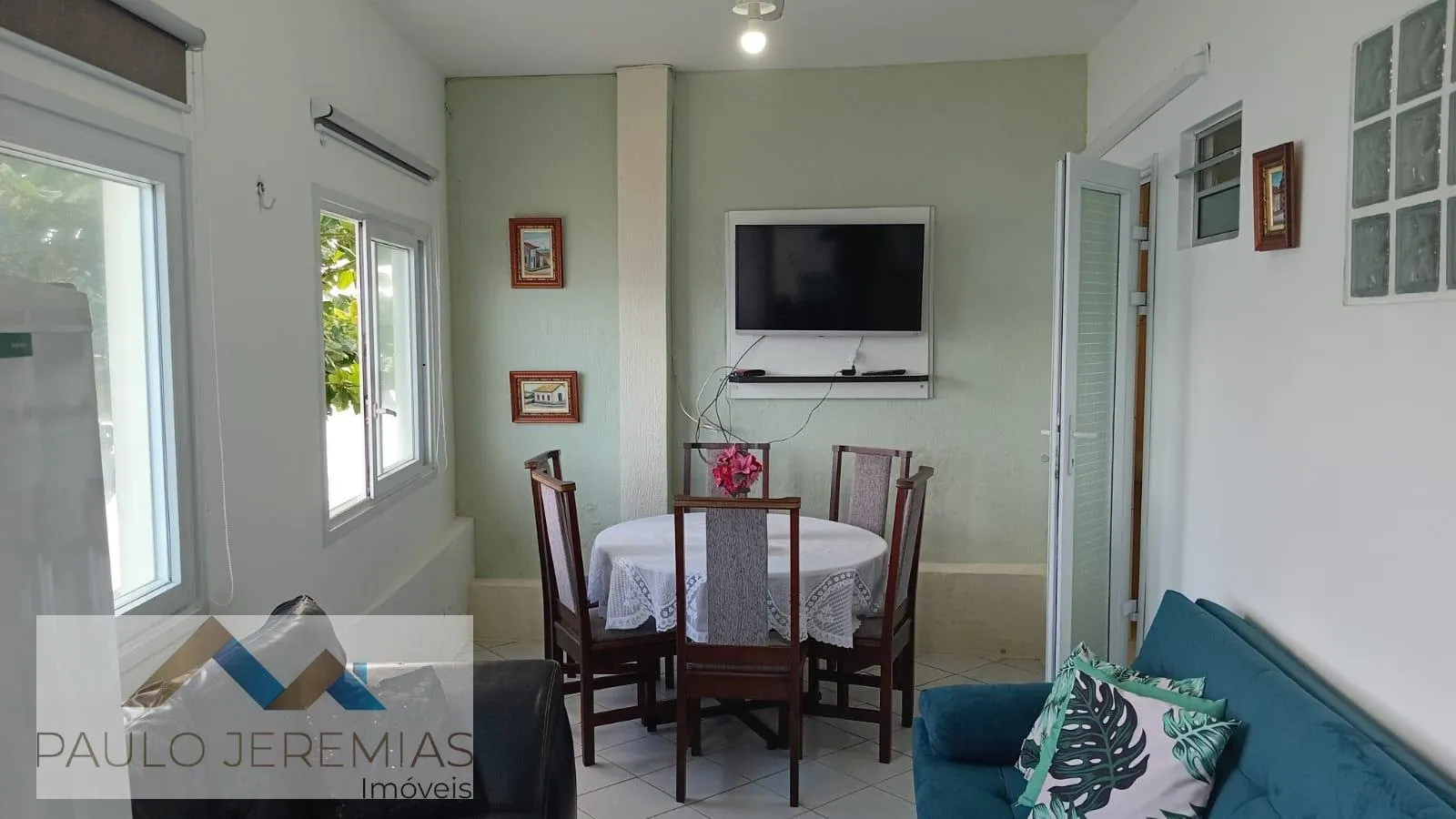Furnished 2-bedroom apartment with a gas cooktop — photo 5