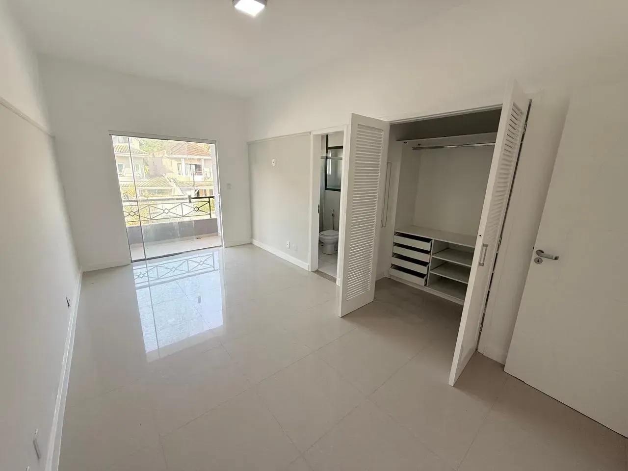 4 quartos e closet: casa de 280 m² — photo 2