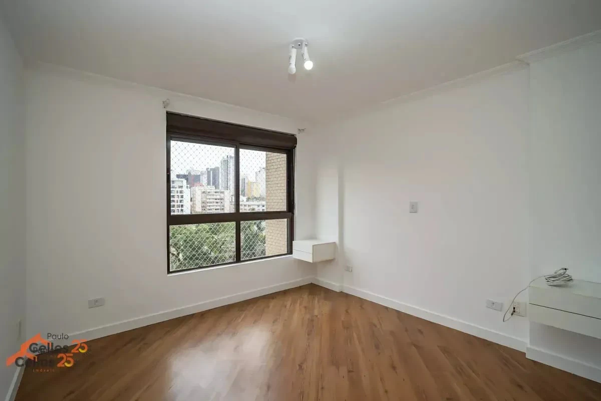 3-bedroom apartment with a grill on the balcony in Curitiba — photo 6