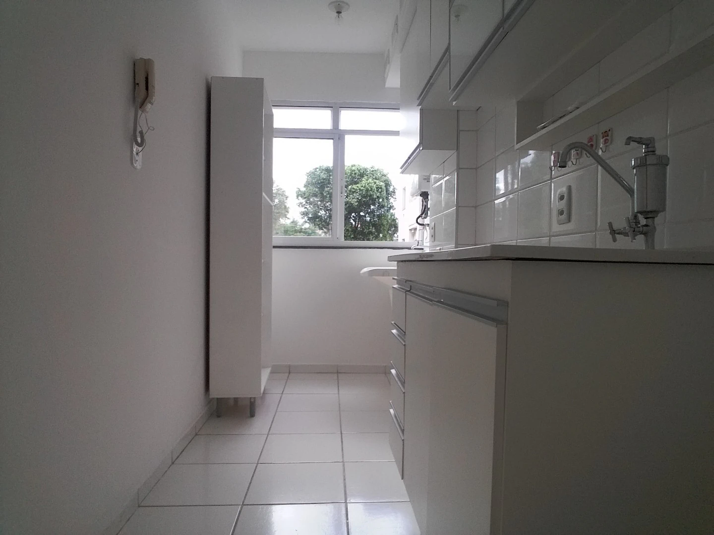 2-bedroom apartment in a building with a gym — photo 9