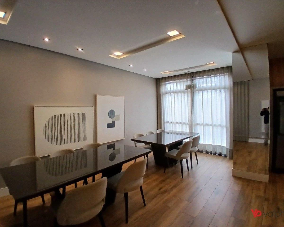 2-bedroom apartment in a building with a gym — photo 18