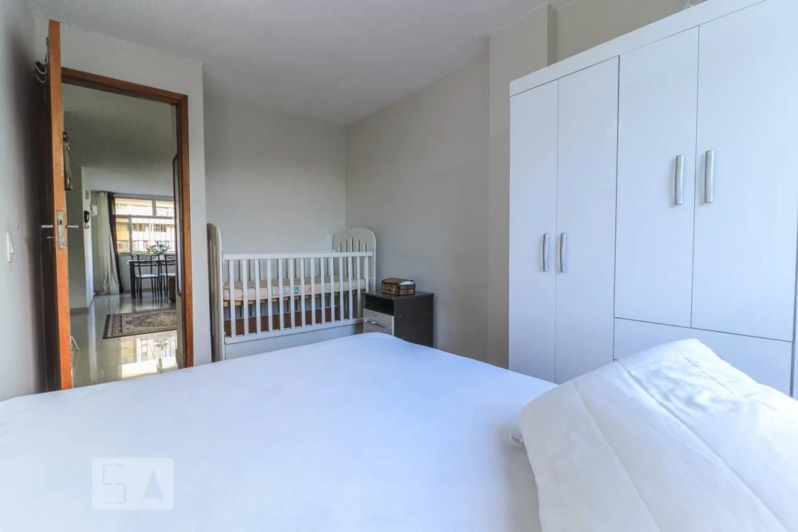 2-bedroom apartment in a building with a gym — photo 18