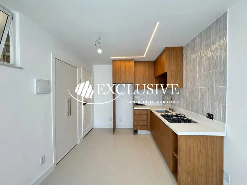 One-bedroom apartment with a mountain view — photo 8