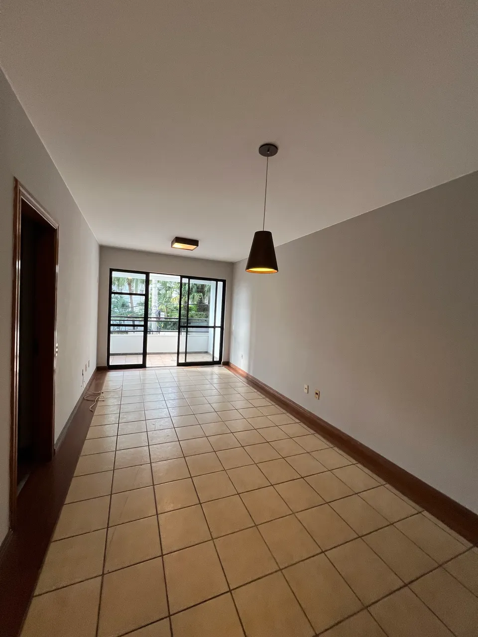 Apartamento com 2 dormitórios e varanda