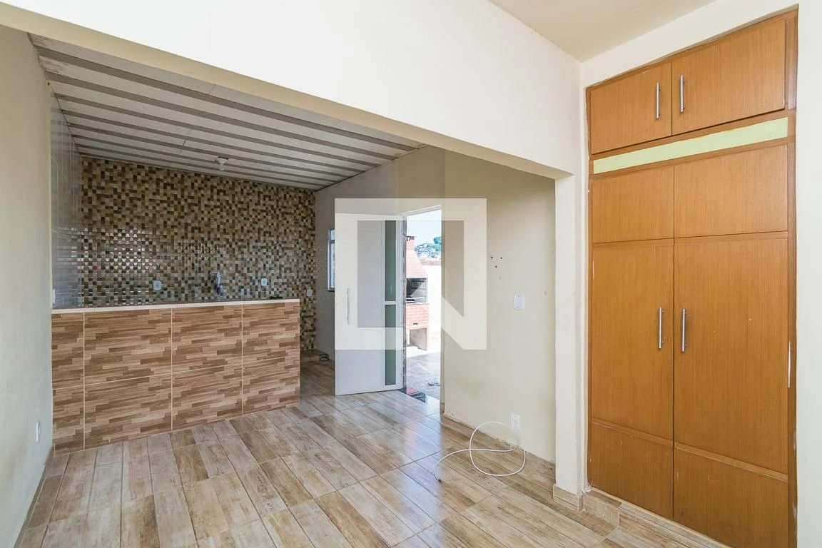Balcony with a grill in a 3-bedroom apartment, 80 m² — photo 49